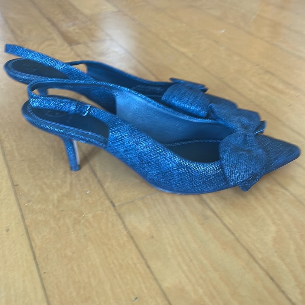 Tory Burch kitten heal shoes. Size 9M.